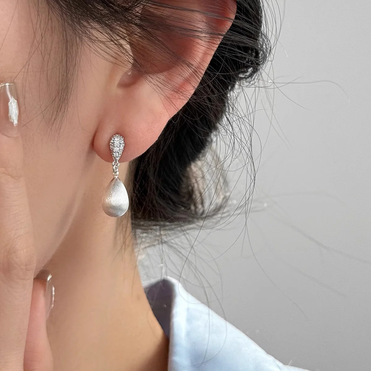 S925 sterling silver brushed drop pearl earrings