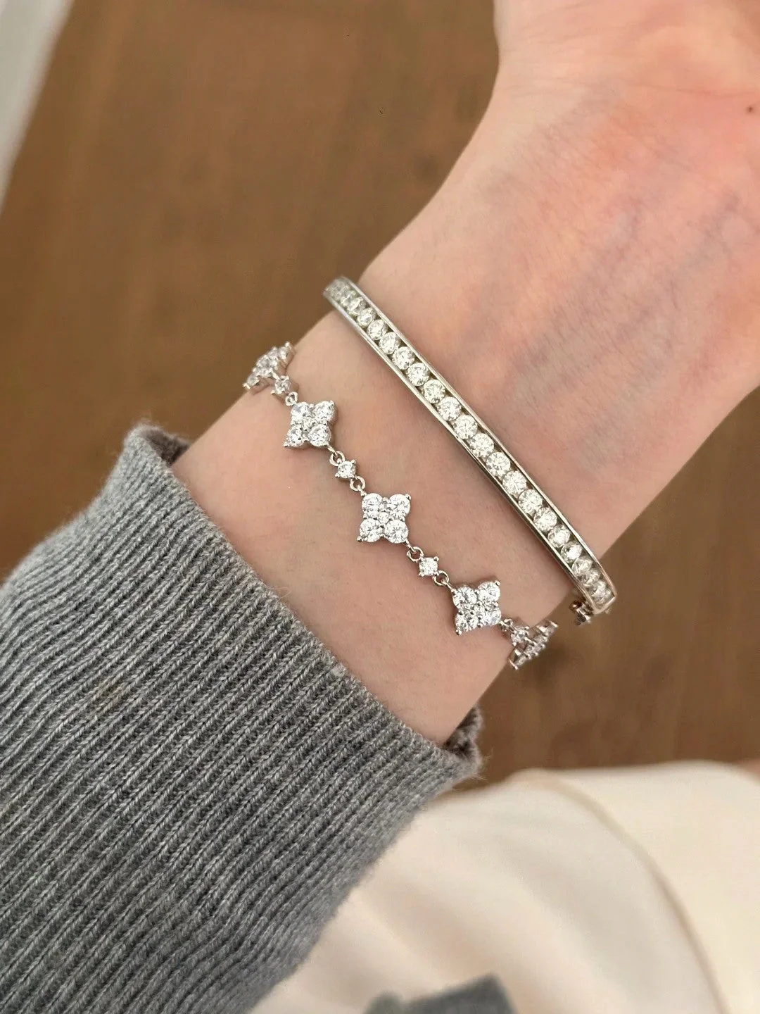 Clover Pulling High Carbon Diamond Bracelet