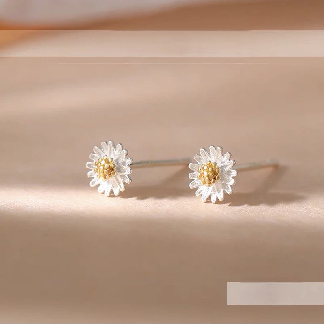 S925 sterling silver daisy earrings