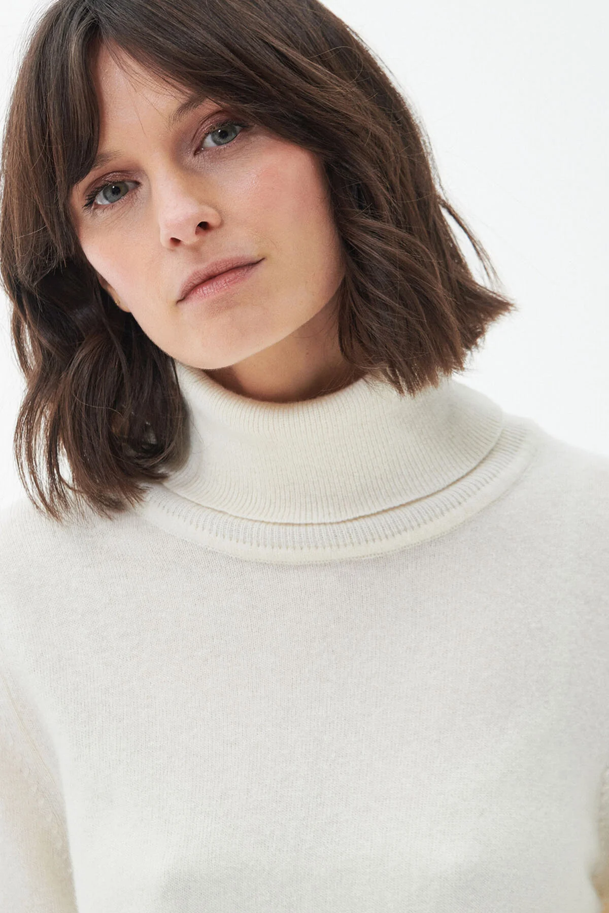 Pendle Roll-Neck Sweatshirt - CREAM/FAWN