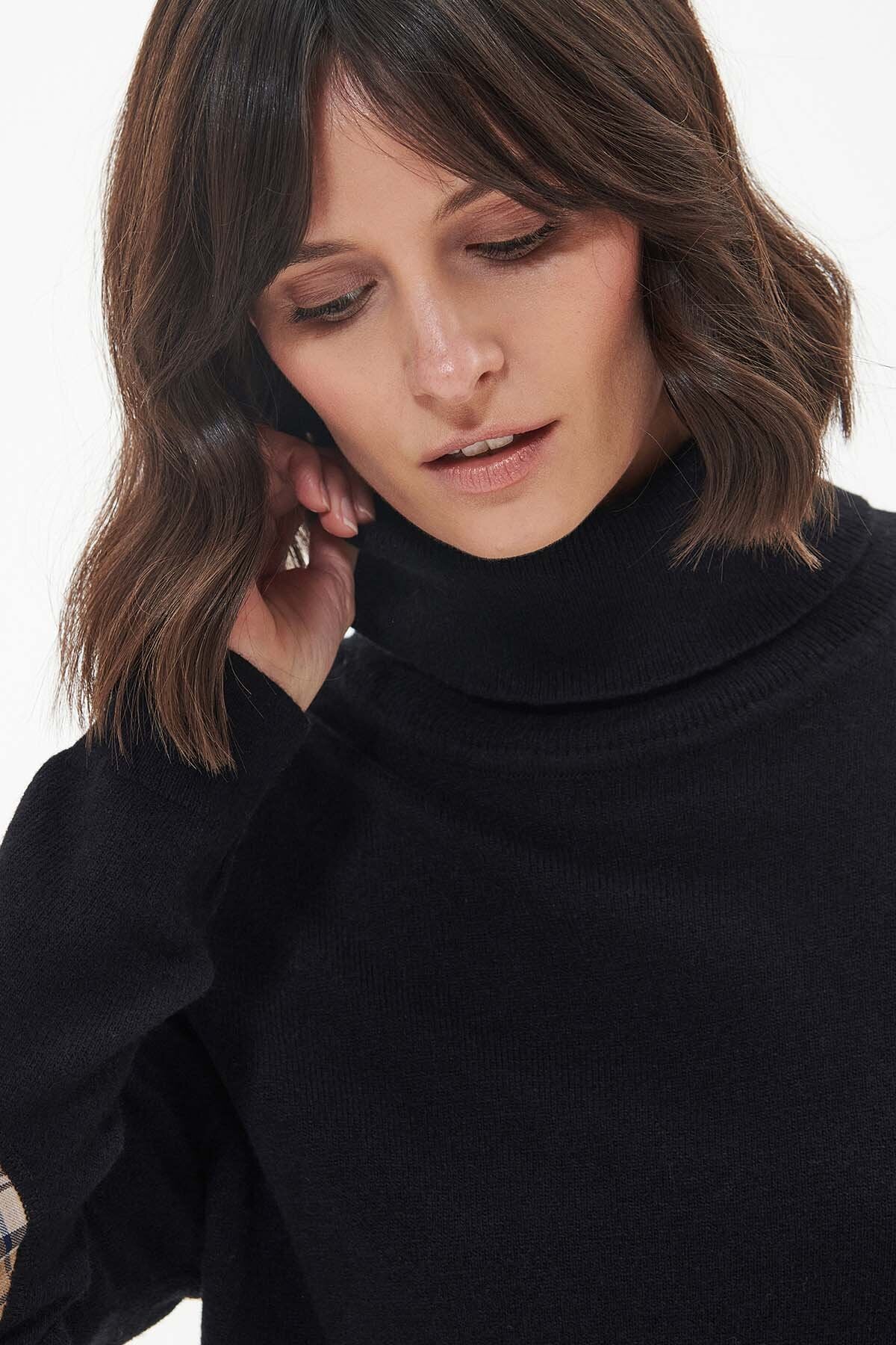 Roll Collar Sweater - BLACK HESSIAN TARTAN