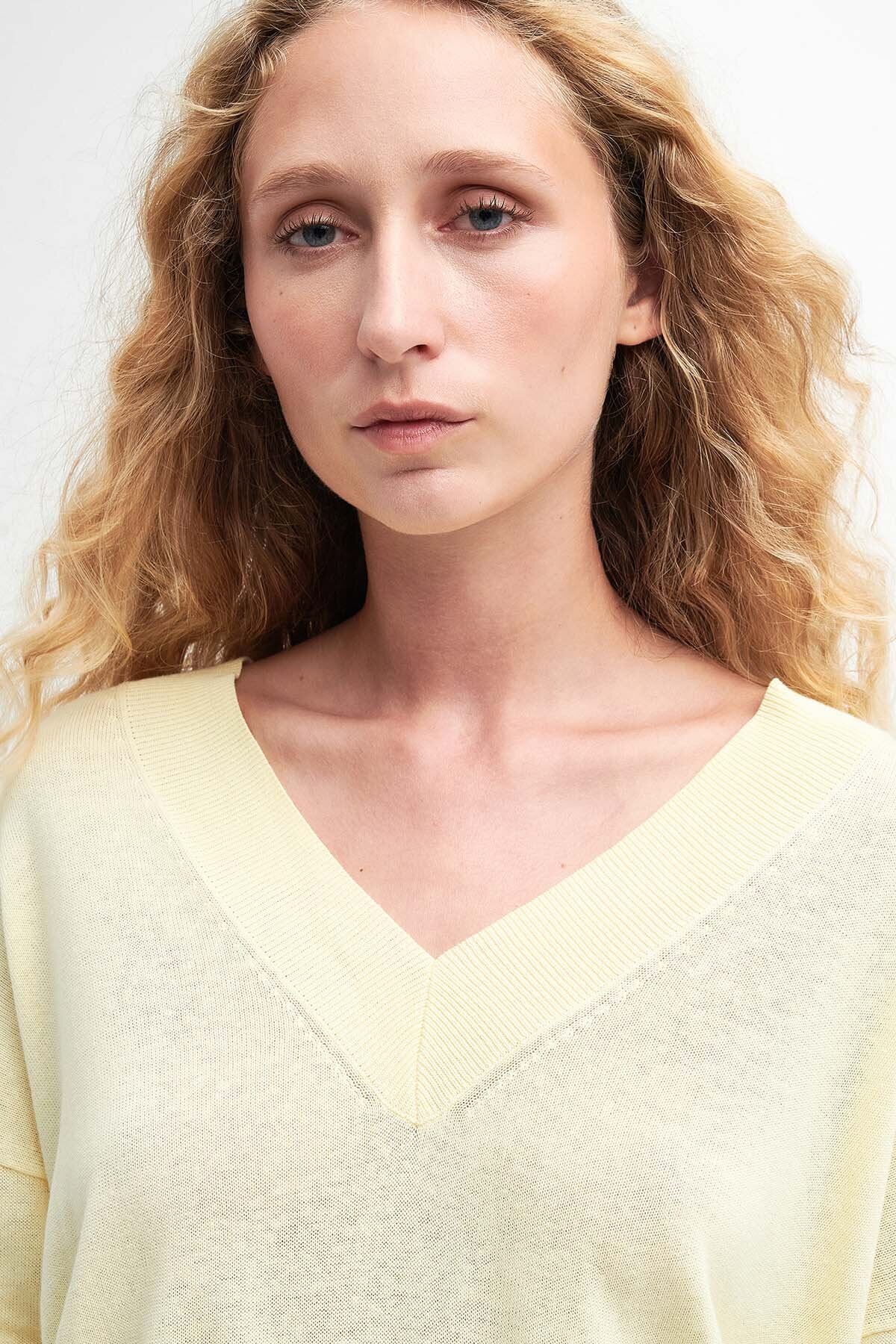 Annie V-Neck Jumper - LEMON SOUFFLE