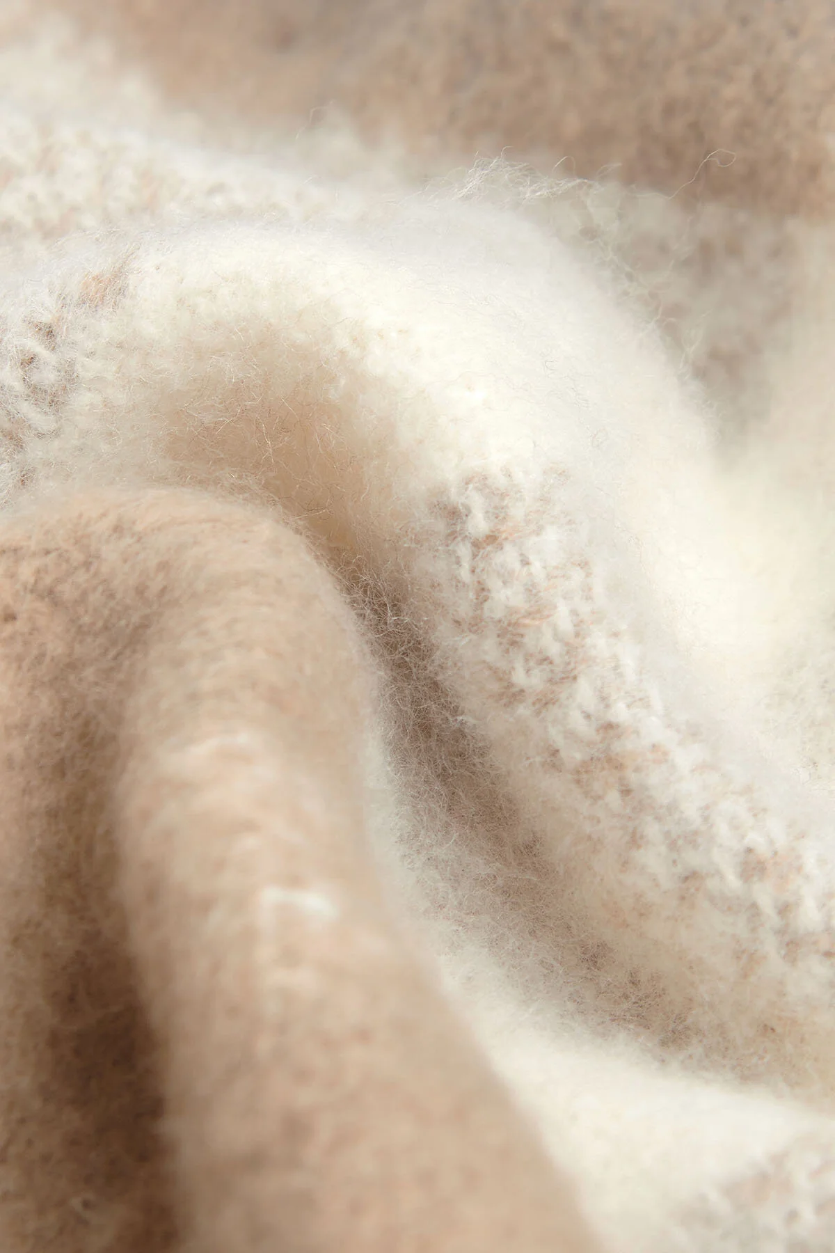 Saltburn Beanie & Scarf Gift Set - TRENCH TARTAN