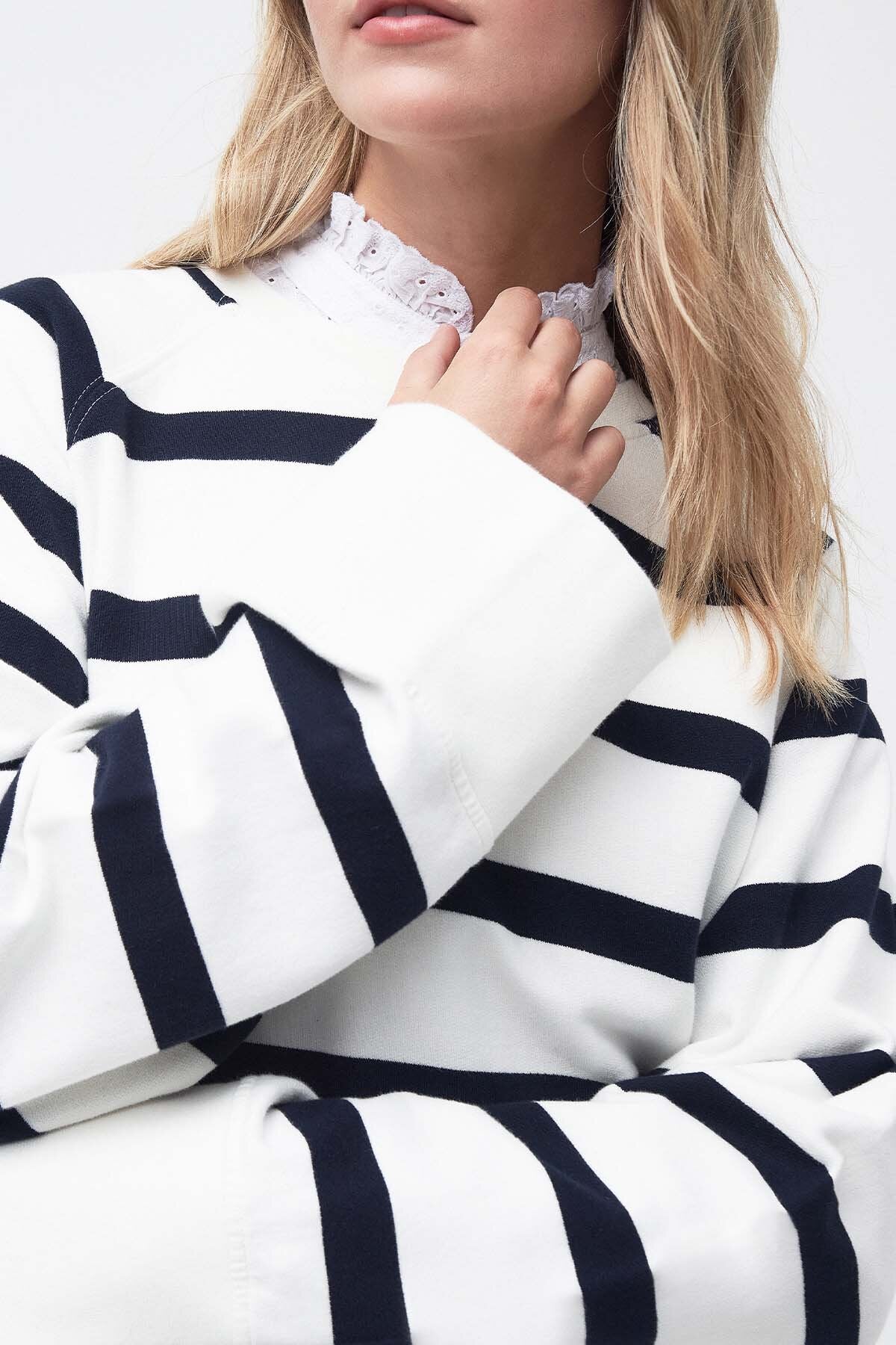 Longfield Striped Sweatshirt - CLOUD/NAVY