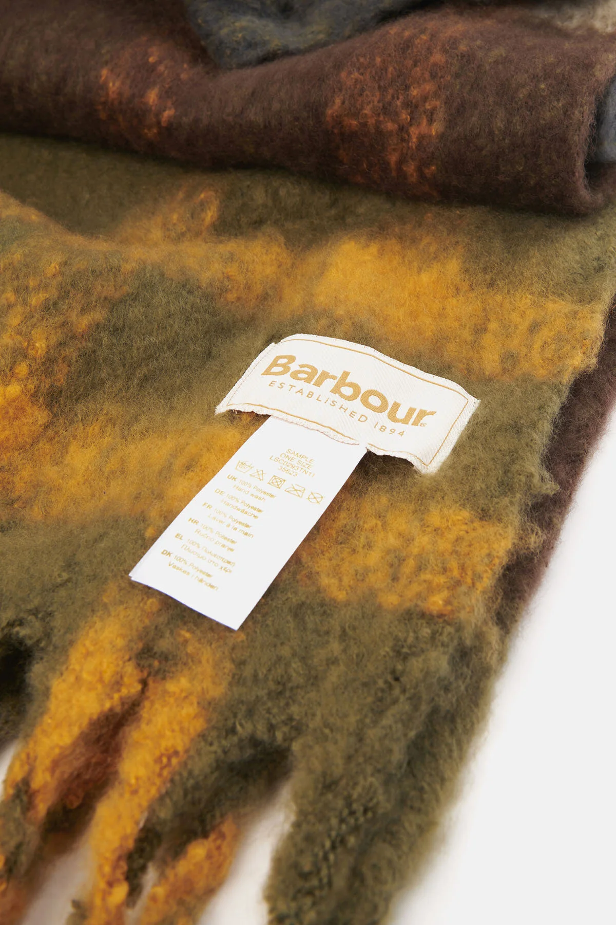 Isla Tartan Boucle Scarf - CLASSIC