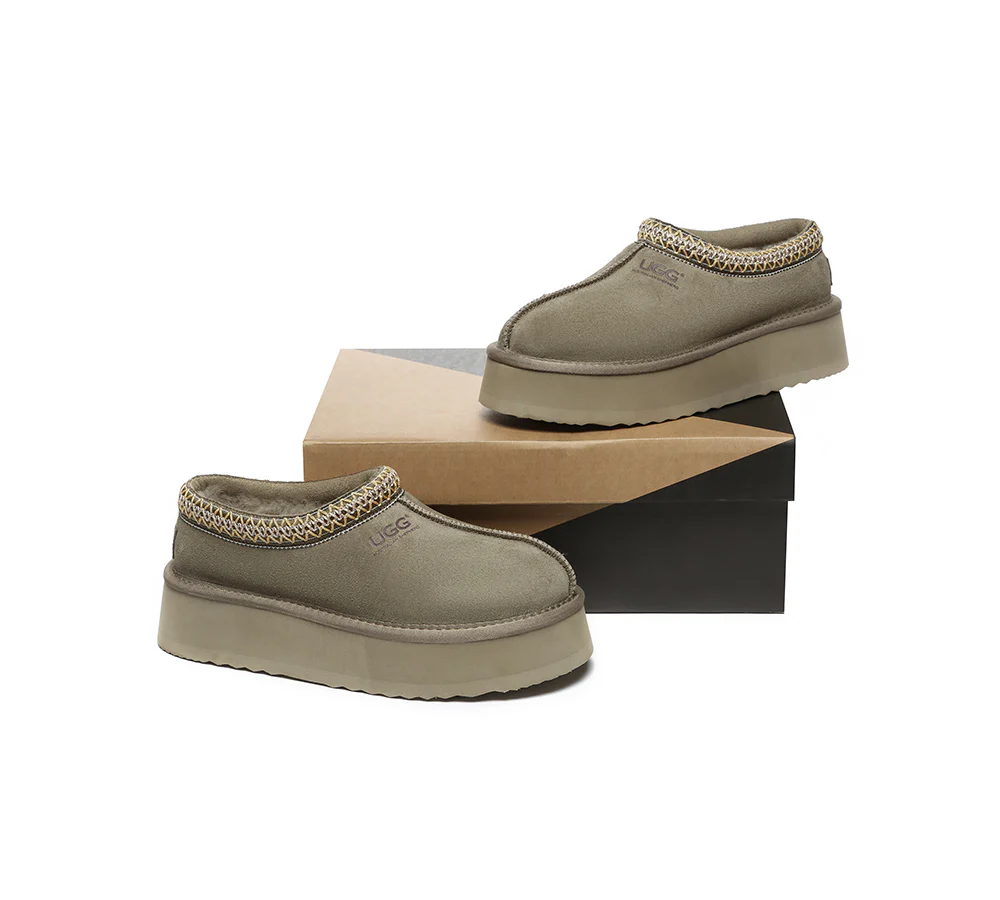 AUSTRALIAN SHEPHERD? UGG Slippers Sheepskin Wool Ankle Platform Tazzy Hippie