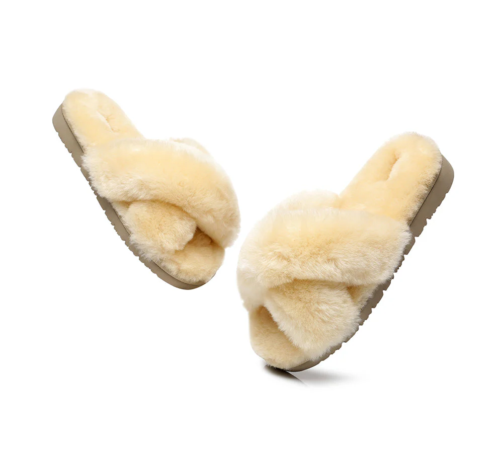 AUSTRALIAN SHEPHERD? UGG Women Crossover Fluffy Slides Leanna