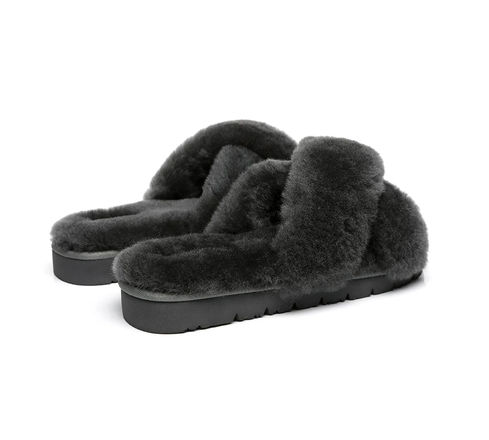 AUSTRALIAN SHEPHERD? UGG Women Crossover Fluffy Slides Leanna