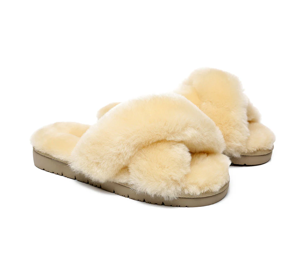 AUSTRALIAN SHEPHERD? UGG Women Crossover Fluffy Slides Leanna