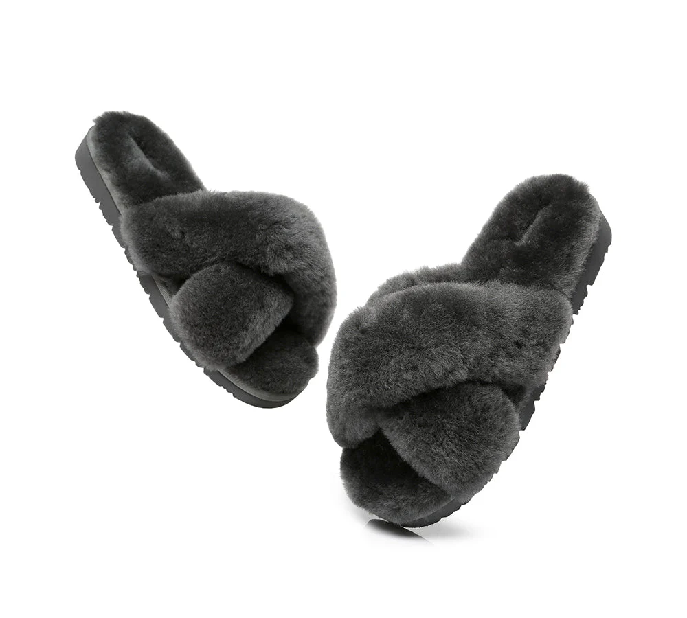 AUSTRALIAN SHEPHERD? UGG Women Crossover Fluffy Slides Leanna
