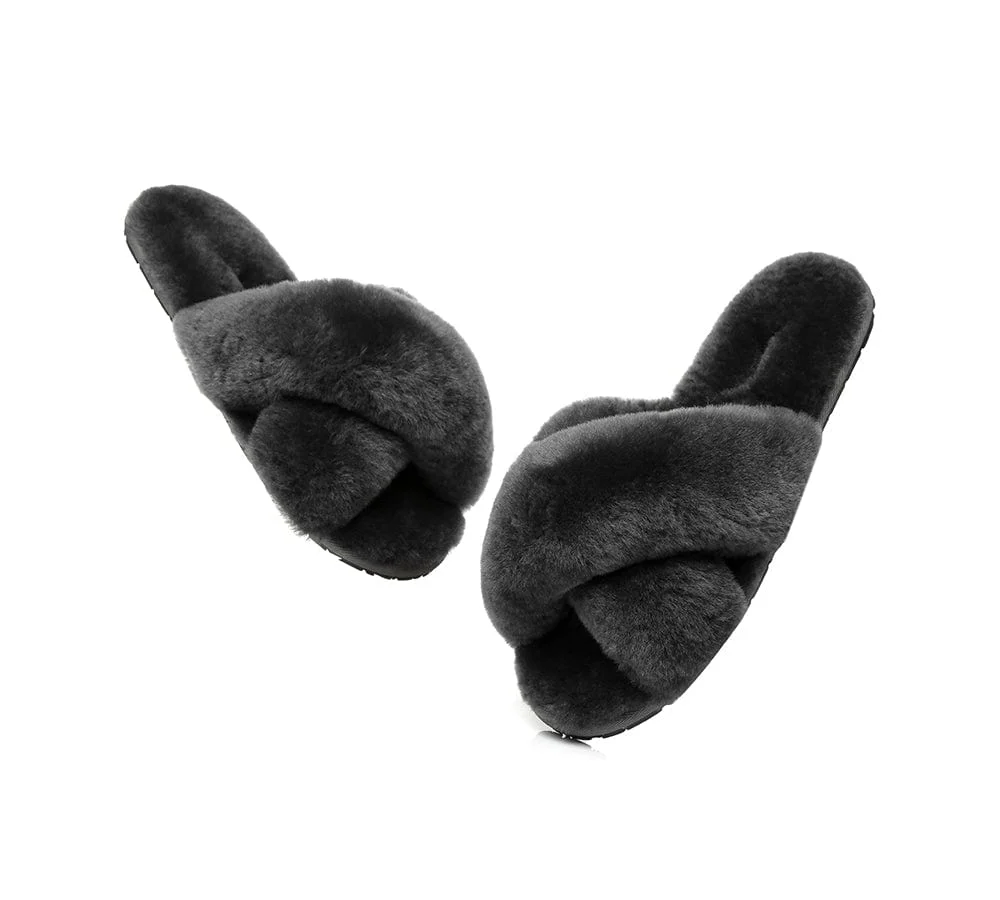 AUSTRALIAN SHEPHERD? UGG Women Crossover Fluffy Slides Linty