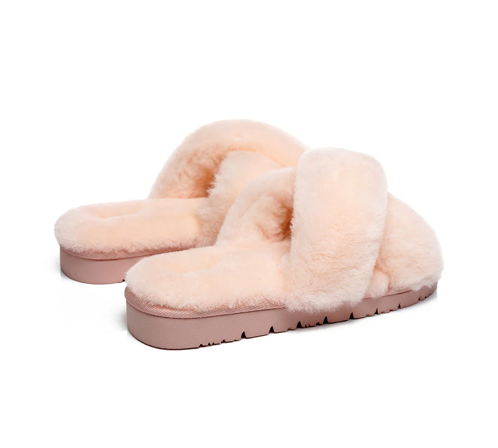 AUSTRALIAN SHEPHERD? UGG Women Crossover Fluffy Slides Leanna