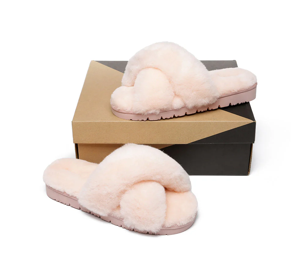 AUSTRALIAN SHEPHERD? UGG Women Crossover Fluffy Slides Leanna