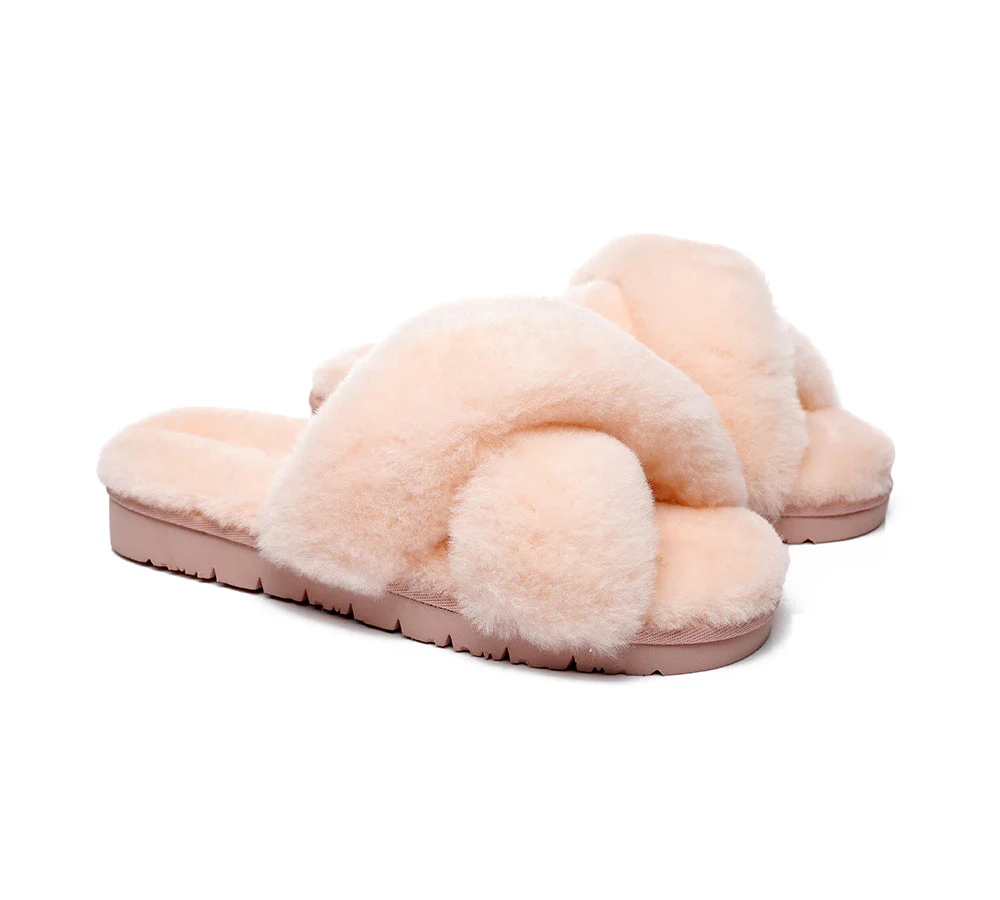 AUSTRALIAN SHEPHERD? UGG Women Crossover Fluffy Slides Leanna