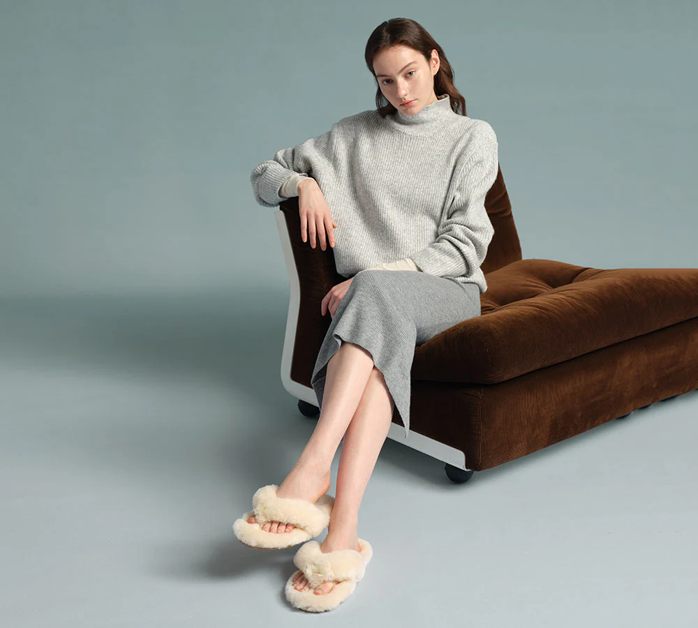 AUSTRALIAN SHEPHERD? UGG Thongs Women Fluffy Slides Farah