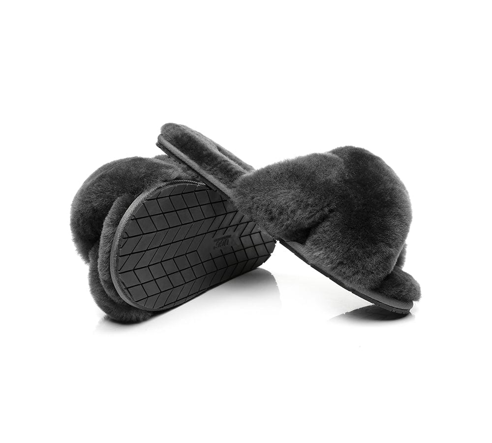 AUSTRALIAN SHEPHERD? UGG Women Crossover Fluffy Slides Linty