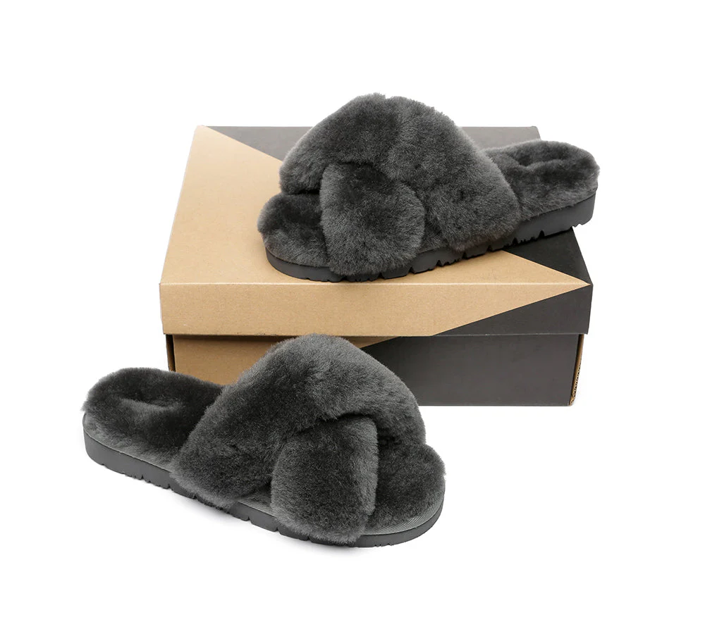 AUSTRALIAN SHEPHERD? UGG Women Crossover Fluffy Slides Leanna